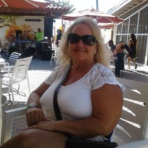 Meet your Posher, Joanie